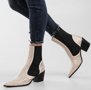 Shu Shop Zsa Zsa Pointed Toe Ankle Boot